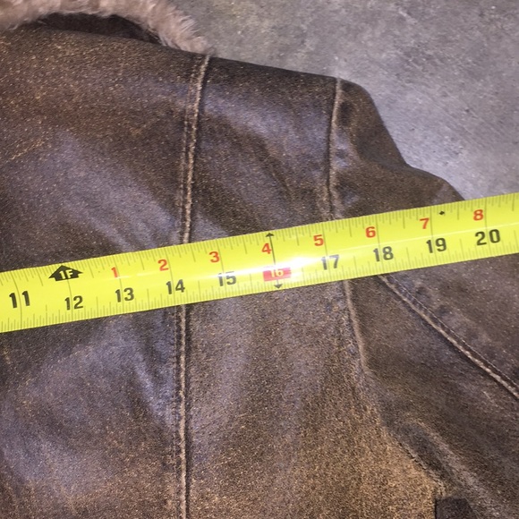 Real leather jacket w faux fur collar - Picture 7 of 8